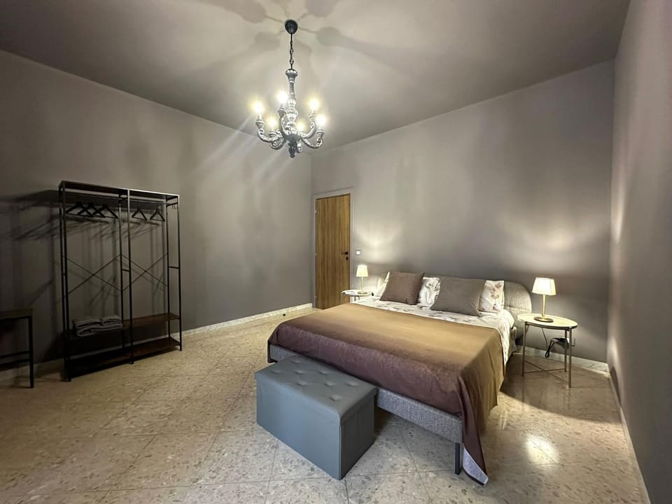Bed, Seating area, Bedroom
