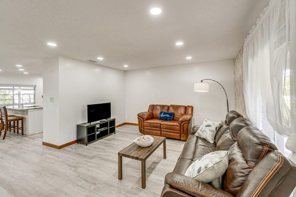 Port Charlotte Retreat w/ Lanai + Private Pool! House in North Port