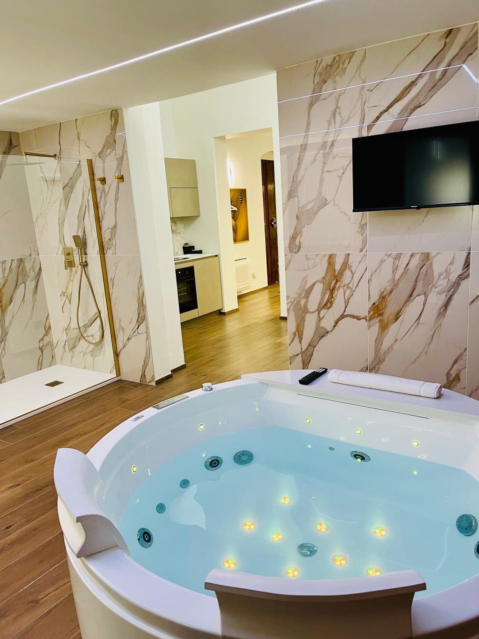 Hot Tub, TV and multimedia, Bath