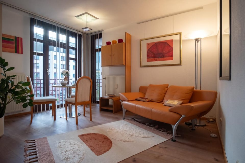 Living room, Seating area, internet
