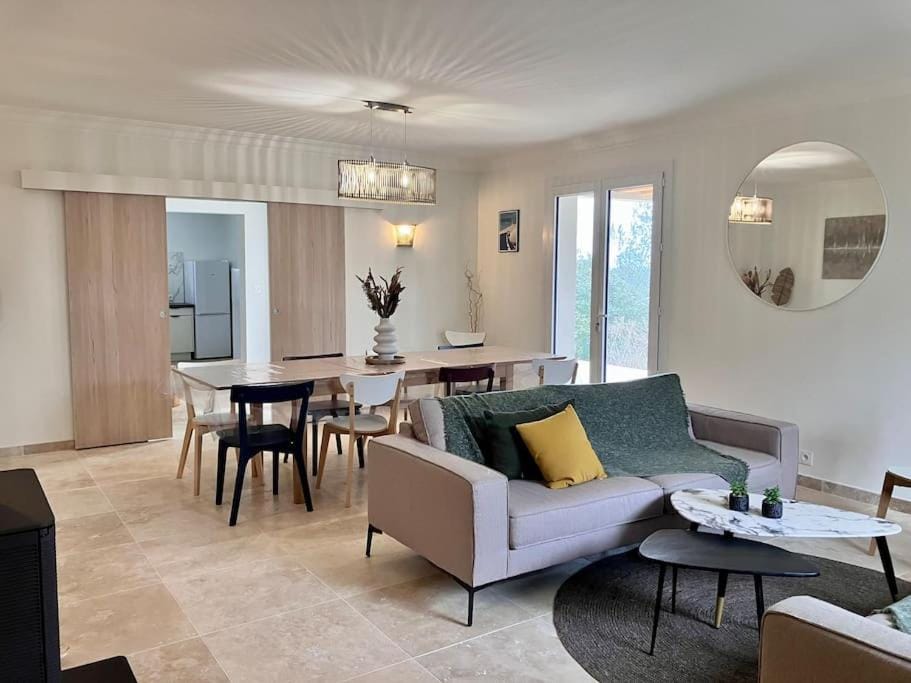 Communal lounge/ TV room, Living room, Seating area, Dining area