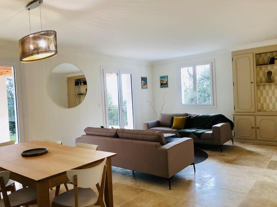 Living room, Seating area, Dining area