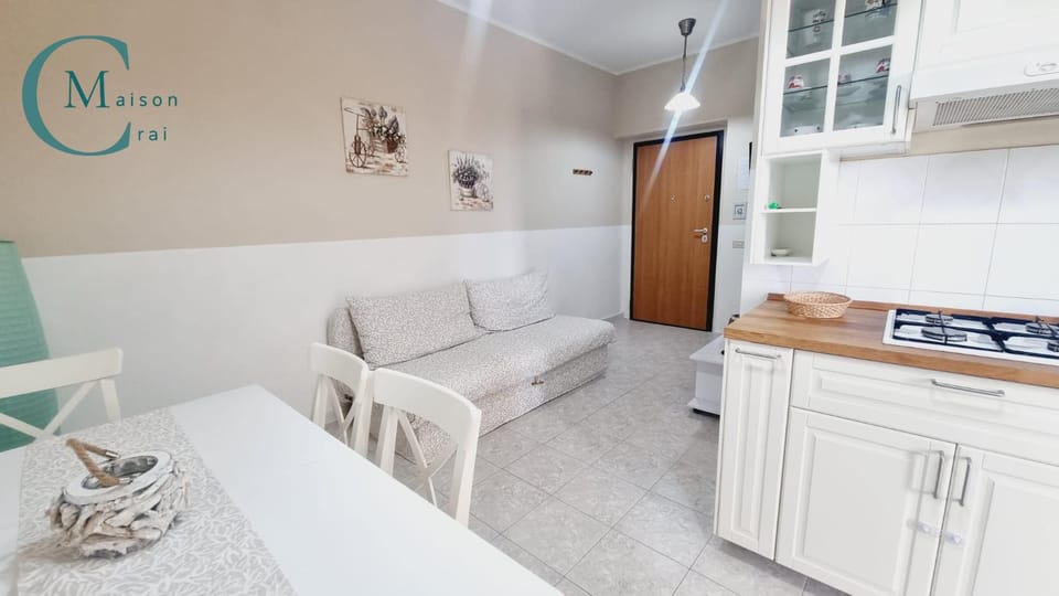 Kitchen or kitchenette, Living room, Photo of the whole room, Dining area, stove