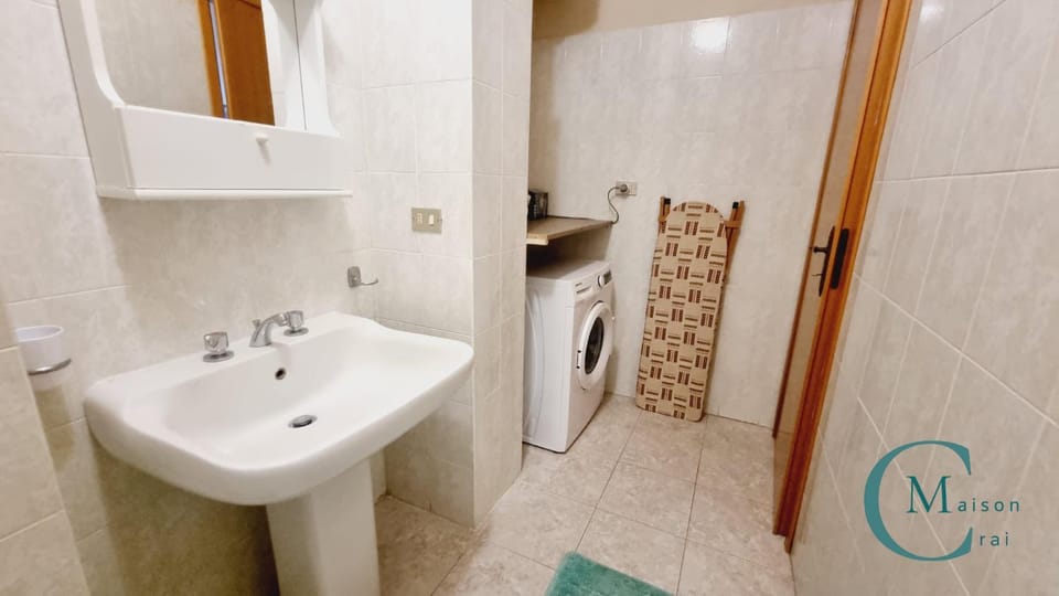 Bathroom, towels, washing machine