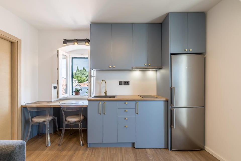Kitchen or kitchenette, kitchen