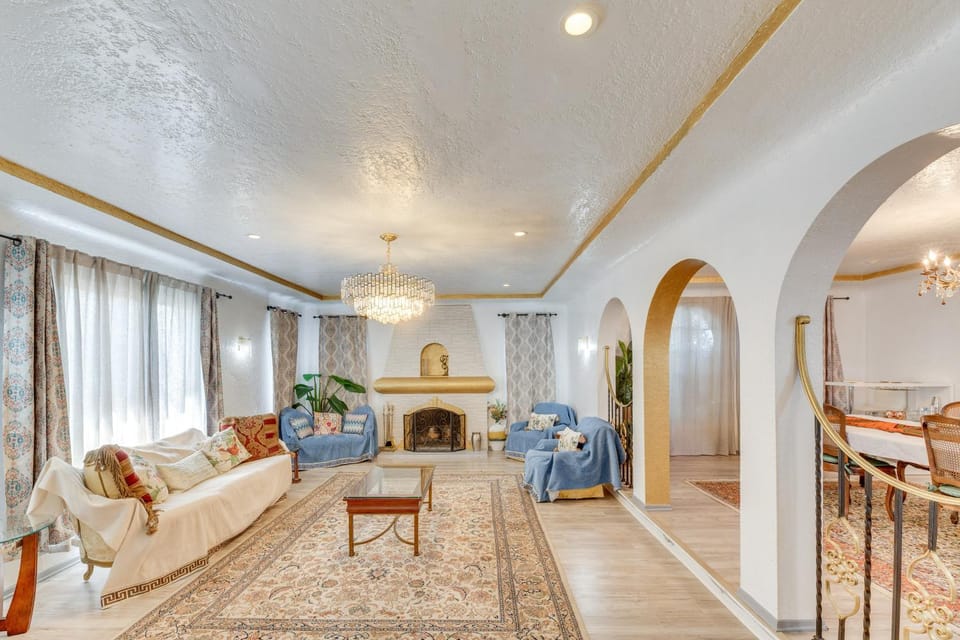 1 Mi to Melrose Ave & Grove! Upscale LA Retreat House in San Fernando Valley