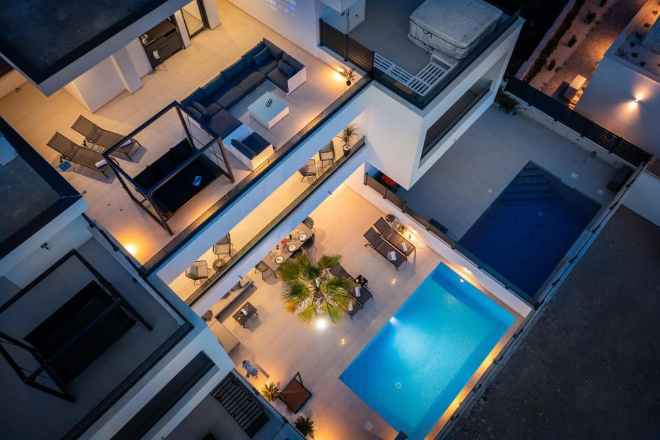 Patio, Night, Seating area, Evening entertainment, Pool view, Swimming pool, sunbed