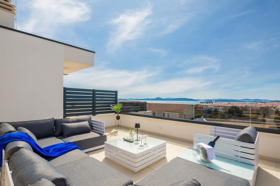 Day, View (from property/room), Balcony/Terrace, Seating area, Sea view