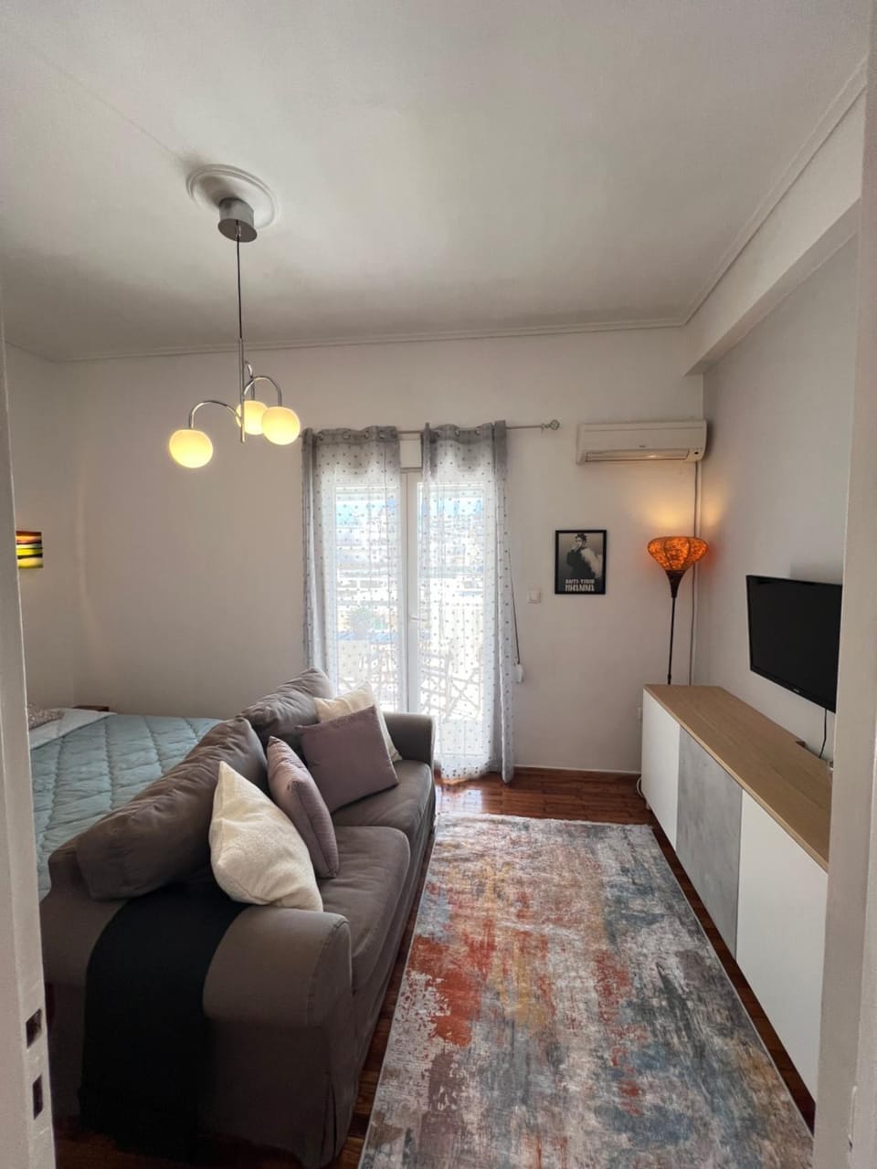 Cozy apartment with big veranda near Athens centre and metro tram Apartment in Athens