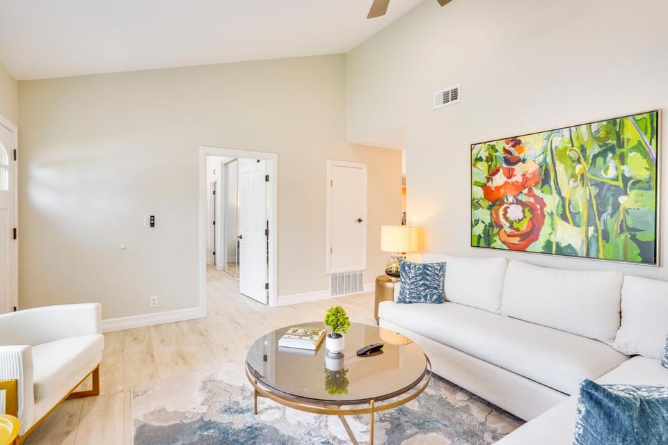 Idyllic Tustin Home with Private Patio and Grill House in North Tustin