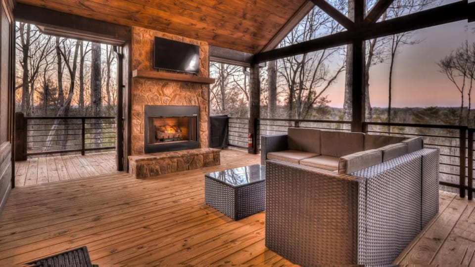 Star Creek Chalet House in Blue Ridge Lake