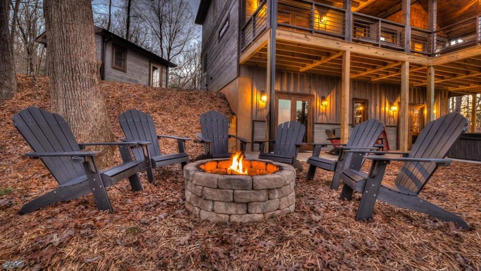 Star Creek Chalet House in Blue Ridge Lake