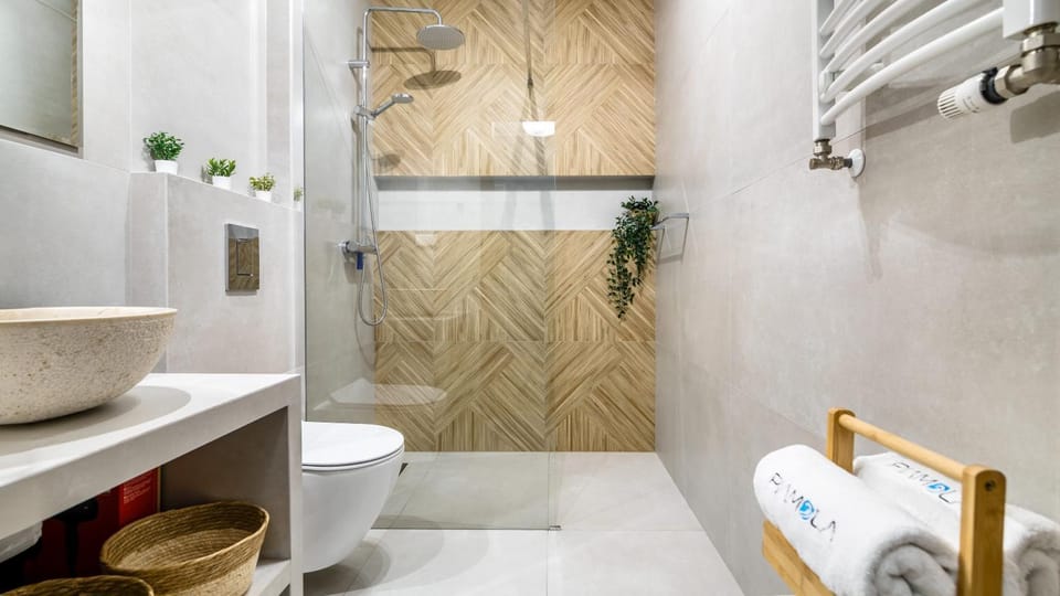 Shower, Toilet, Bathroom, towels