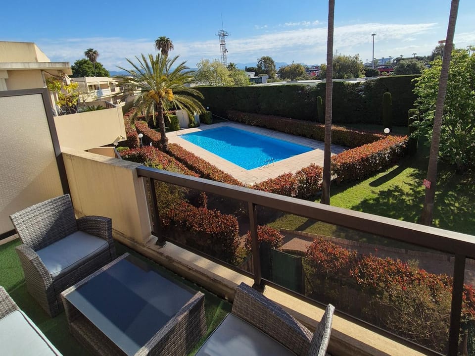 Superbe T2 - 200m de la mer - Piscine - Parking Apartment in Villeneuve-Loubet