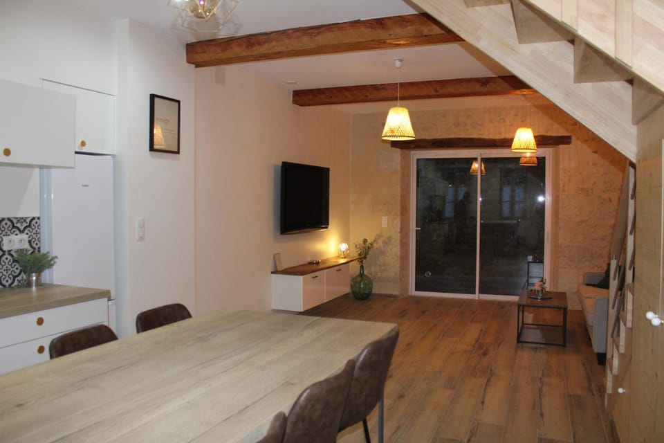 Communal lounge/ TV room, Kitchen or kitchenette