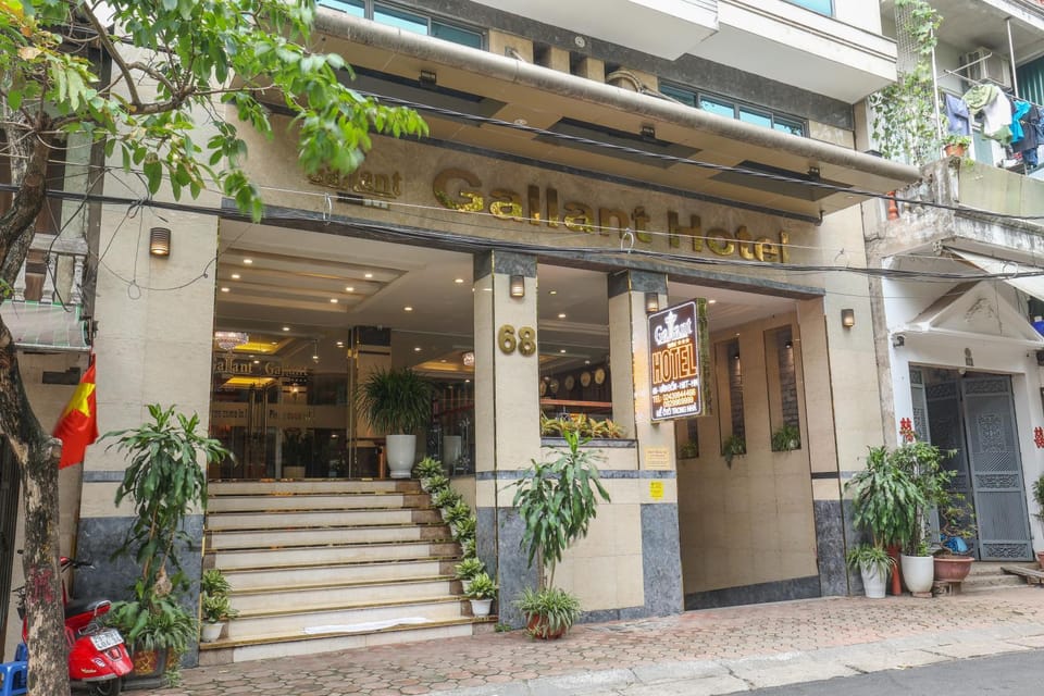 Property building, Facade/entrance, Day