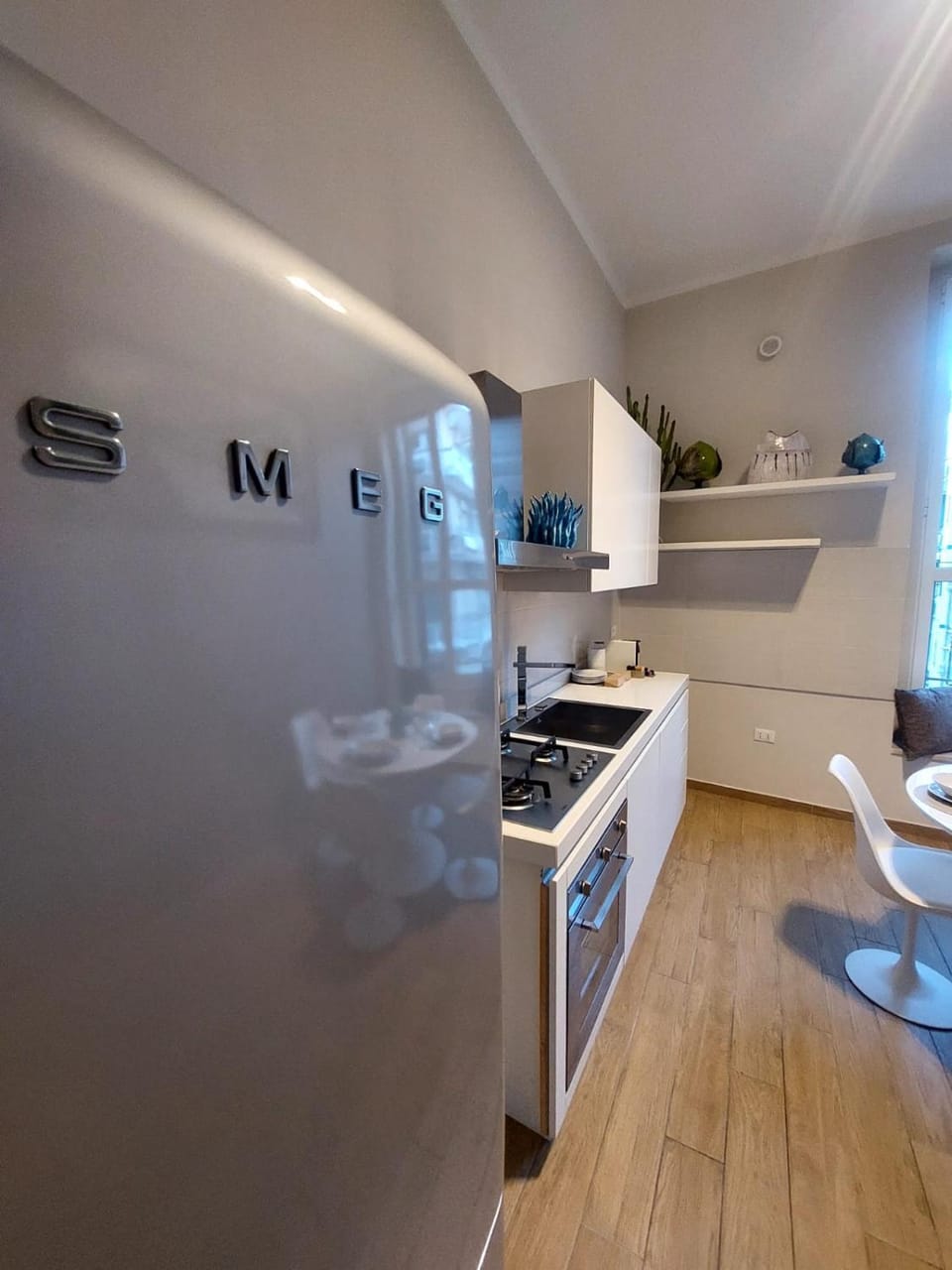 Kitchen or kitchenette, dishwasher, minibar, oven, stove