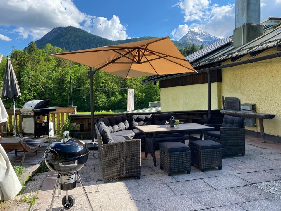 Spring, Natural landscape, Garden, Seating area, Dining area, Garden view