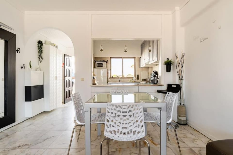 OURA WHITE VIEW Beach 2 min walk sea Apartment in Albufeira