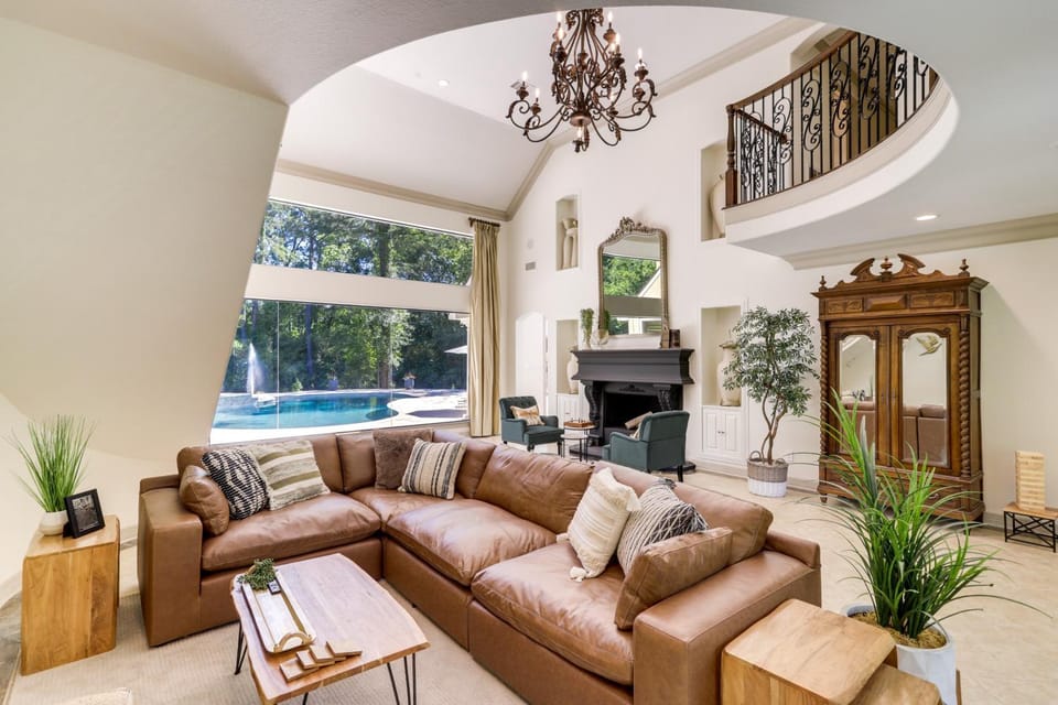 Private 25 Acre Estate w/ Lake: Fish & Canoe! House in Harris County