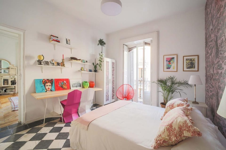 Living room, Photo of the whole room, Bedroom