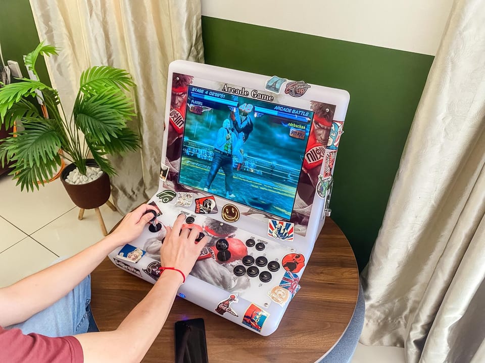 Communal lounge/ TV room, Game Room, Evening entertainment, group of guests