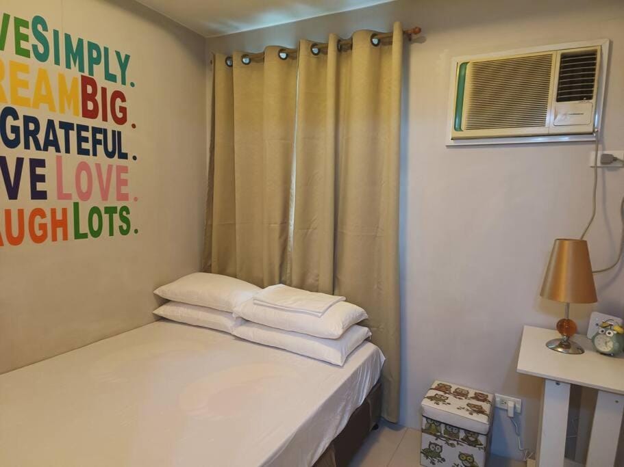 Bed, Photo of the whole room, air conditioner