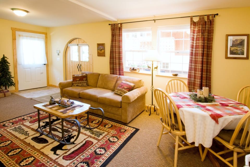 Seating area, Dining area