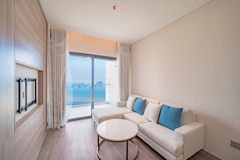 Homestay SEA VIEW Alacarte Hạ Long Apartment in Laos