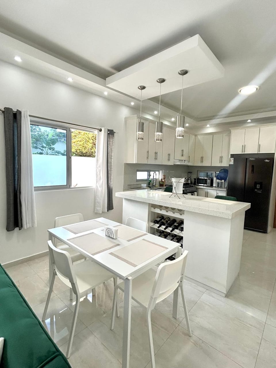 Dining area, minibar