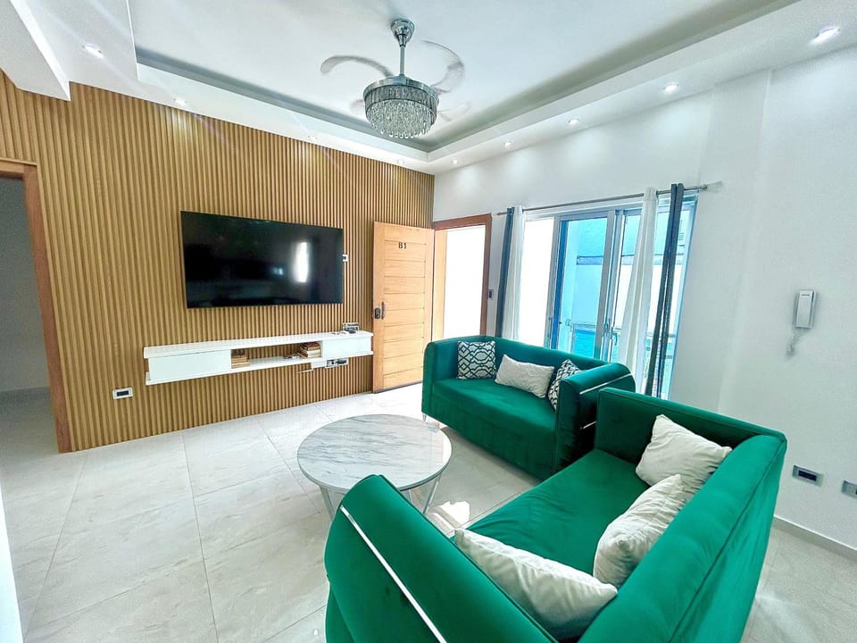 Communal lounge/ TV room, TV and multimedia, Living room, Seating area, Evening entertainment