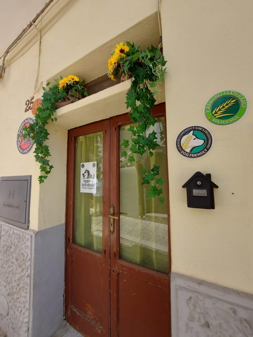 Property building, Facade/entrance