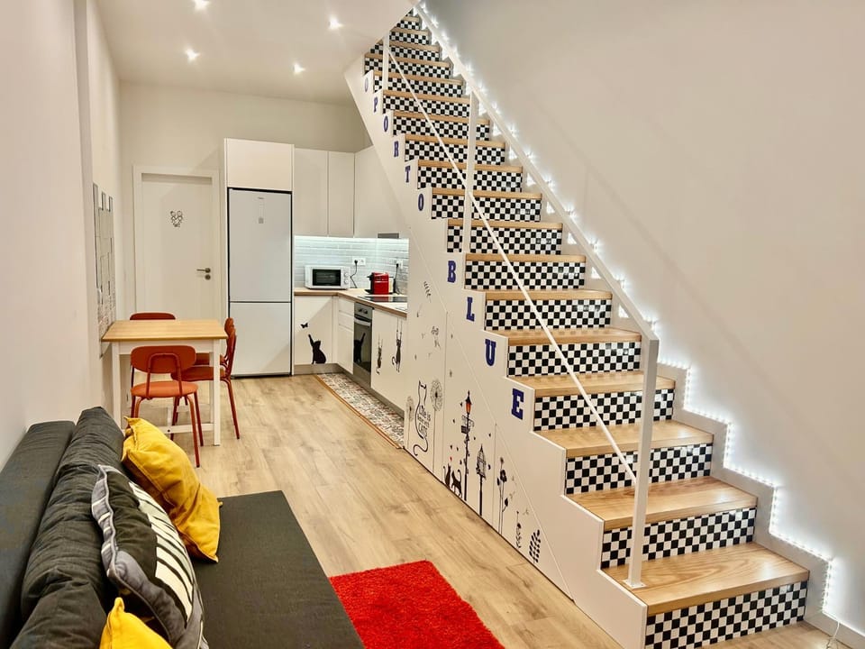 Kitchen or kitchenette, Living room, Seating area, Dining area, oven, pet friendly, stove