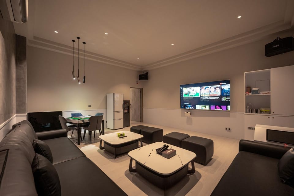 Communal lounge/ TV room, Activities, Karaoke, Evening entertainment