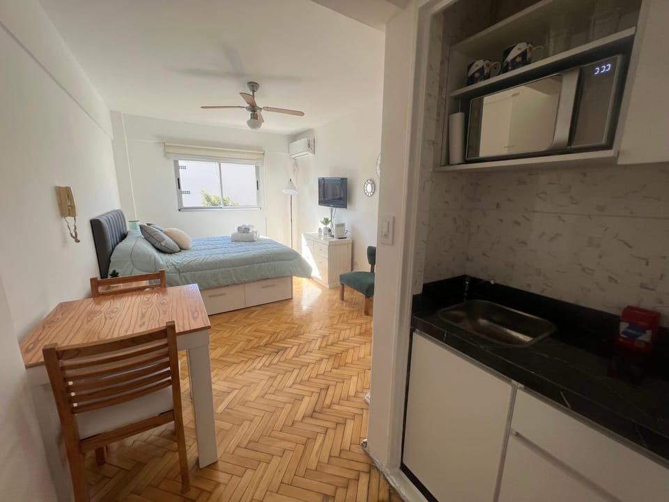 Bed, Kitchen or kitchenette, Living room, Photo of the whole room, Bedroom