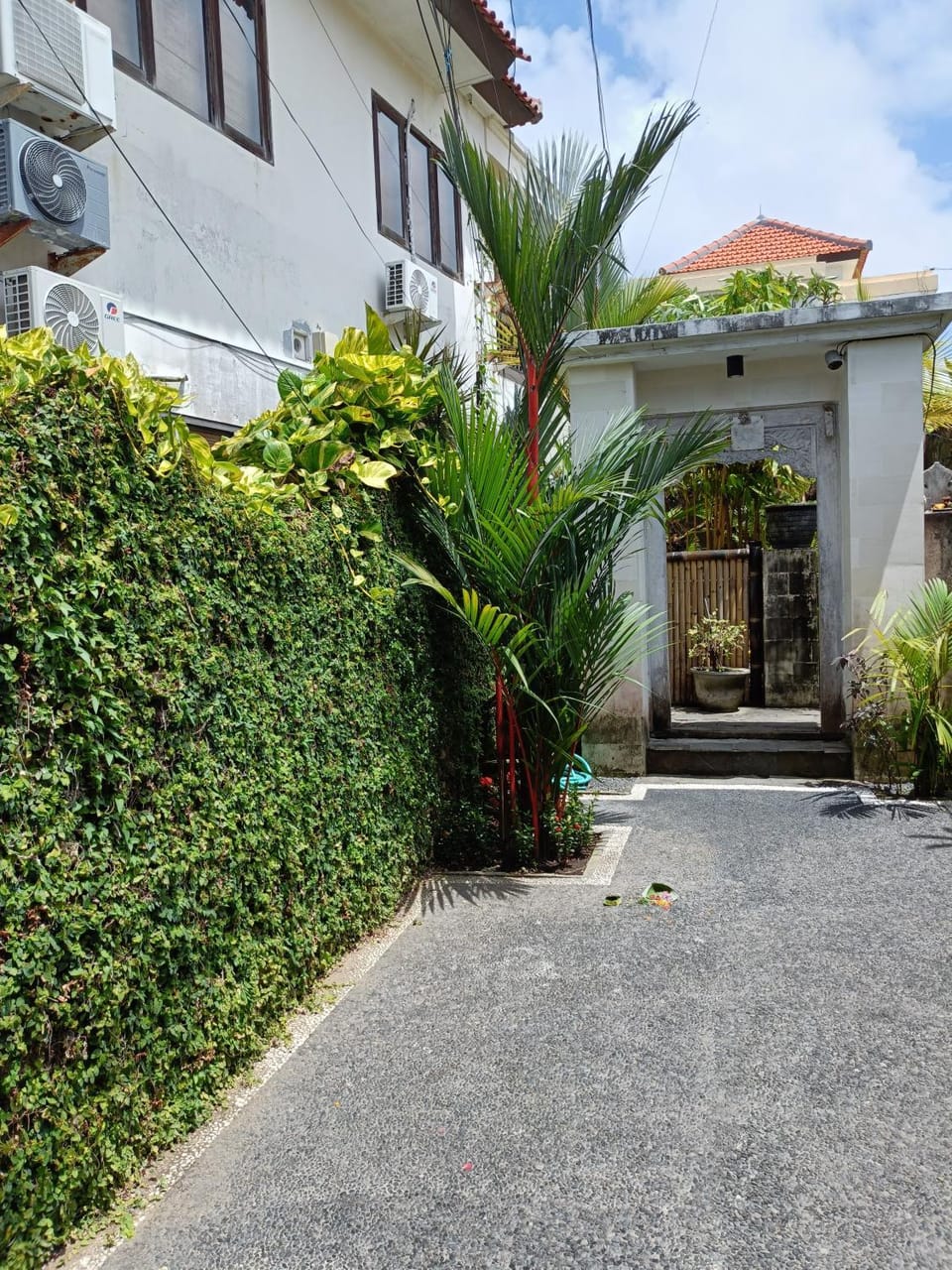 Facade/entrance
