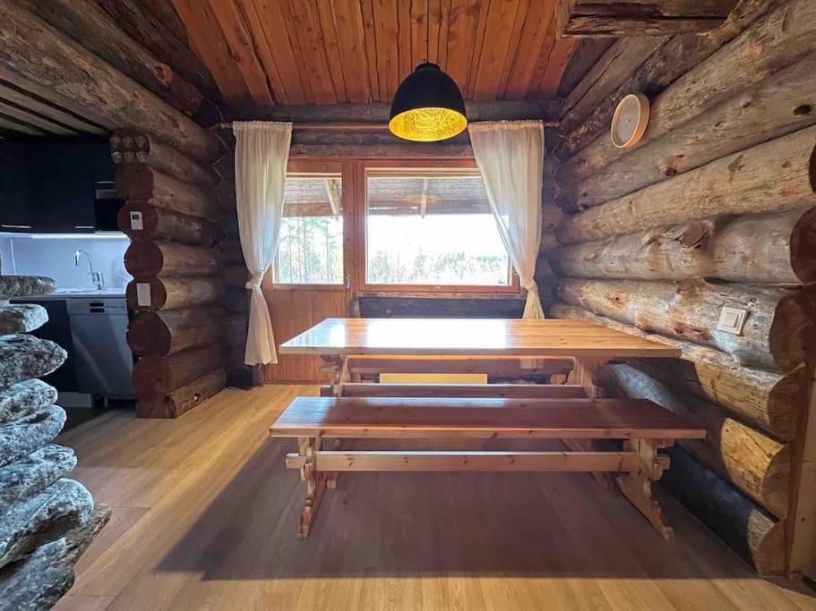 Keloparitalon loma-asunto Ylläs-näkymällä ja paljulla House in Lapland