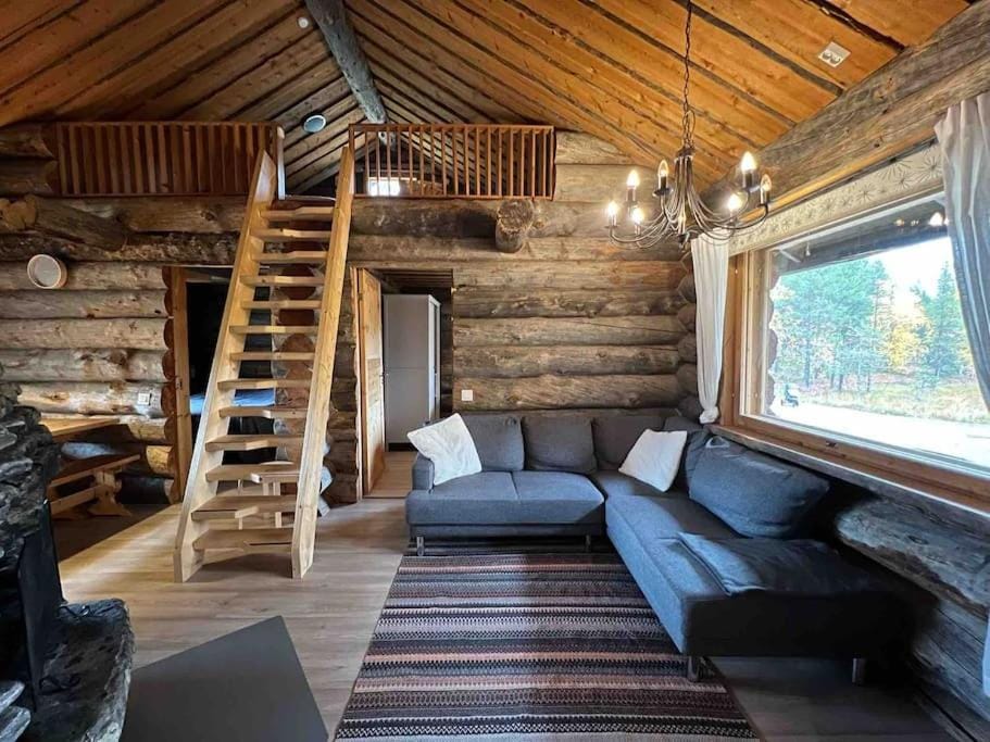 Keloparitalon loma-asunto Ylläs-näkymällä ja paljulla House in Lapland