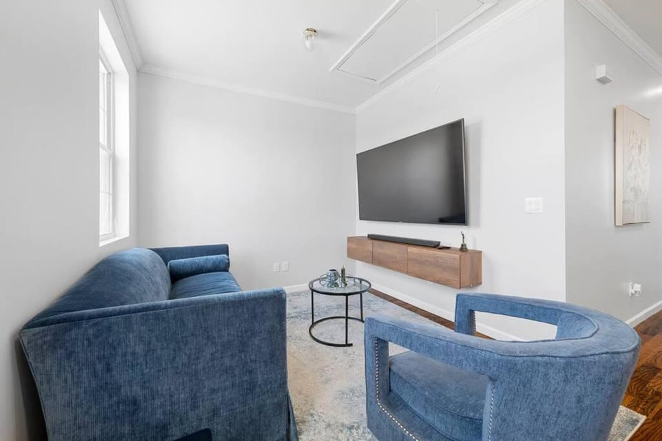 Big City Living: Elegant Apartment with NYC Vibes Apartment in Secaucus