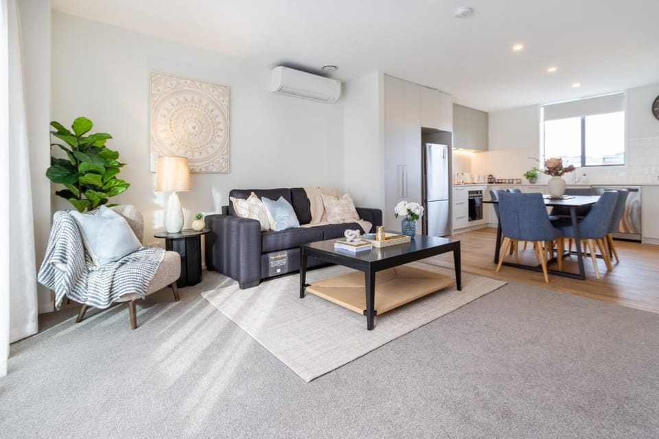 Kitchen or kitchenette, Living room, Photo of the whole room, Decorative detail, Seating area, Dining area, hair dresser, air conditioner