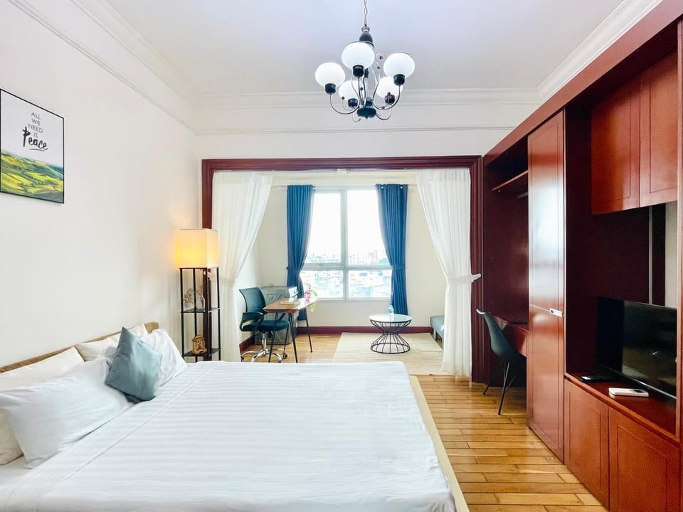 Bed, TV and multimedia, Photo of the whole room