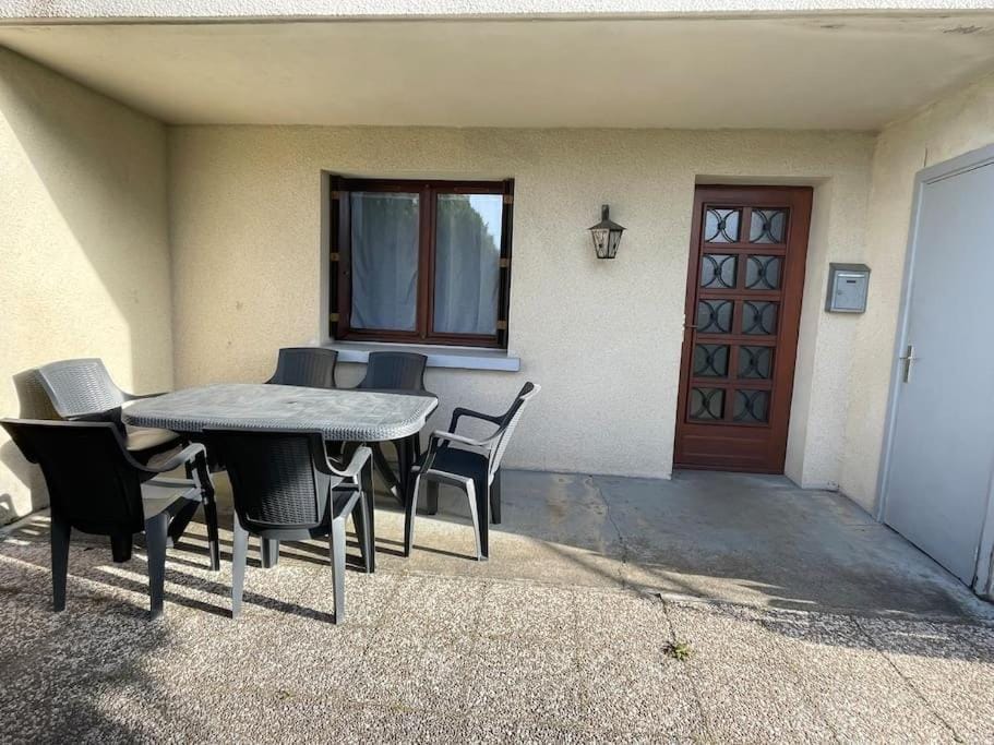 Appartement au bord du lac avec terrasse Apartment in Auvergne-Rhône-Alpes