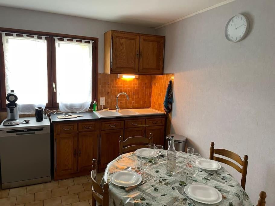 Appartement au bord du lac avec terrasse Apartment in Auvergne-Rhône-Alpes