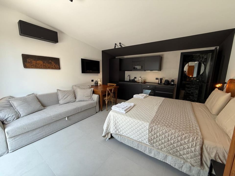 Seating area, Bedroom