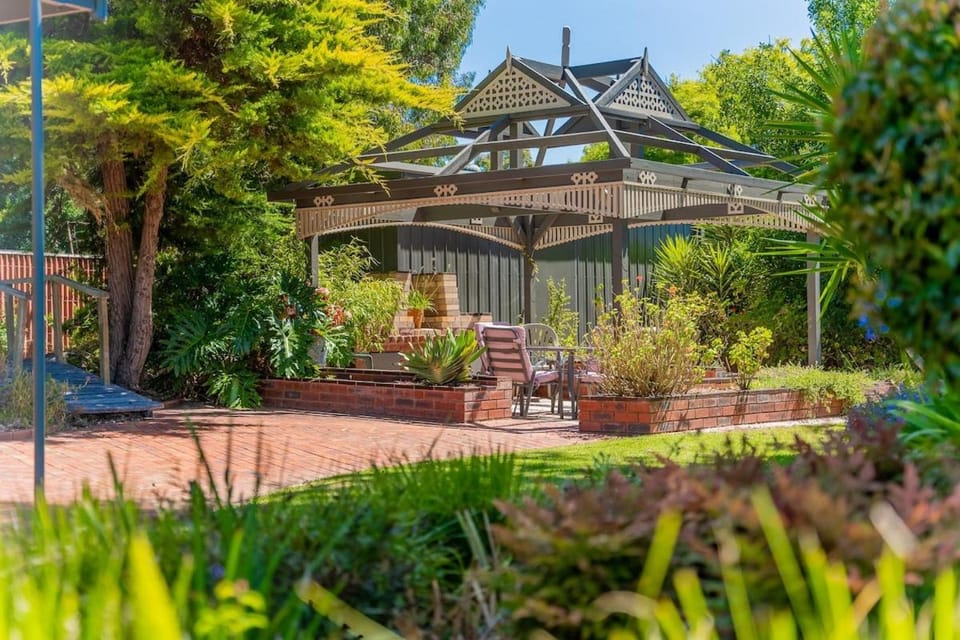 Spring, Garden, Seating area