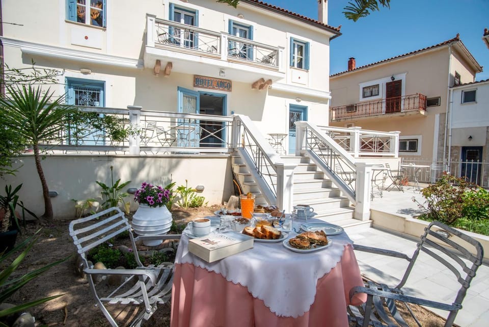 Patio, Food and drinks, Dining area