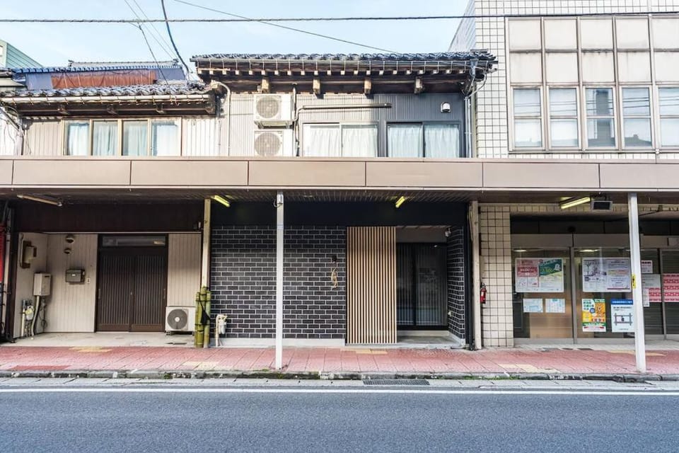 Facade/entrance