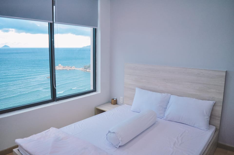 Bed, Natural landscape, Bedroom, Mountain view
