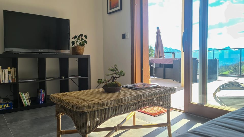 TV and multimedia, Seating area