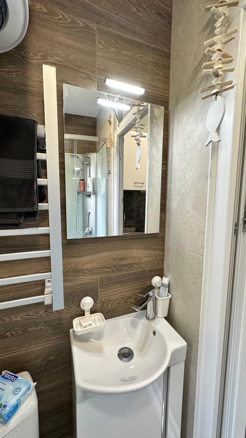 Shower, Bathroom